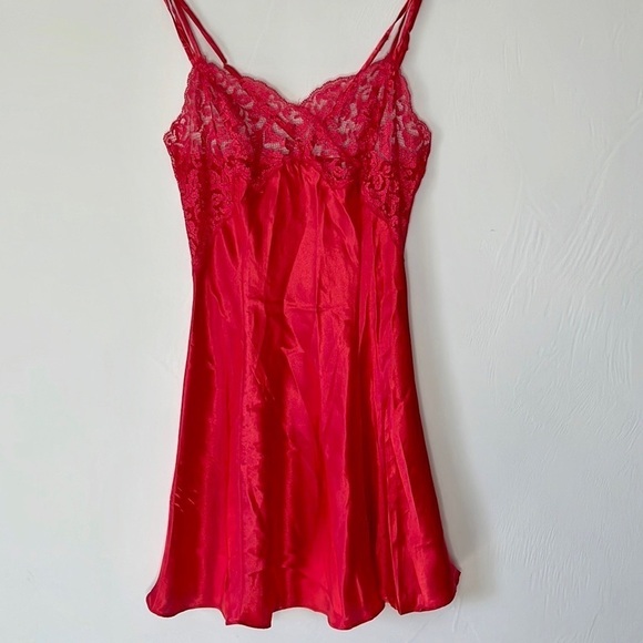 90s Vintage Victoria’s Secret Red Satin Slip - Picture 2 of 4